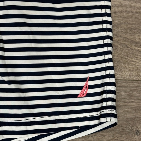 Men's Nautica Medium 32 - 34 Swim Drawstring Shorts Trunks Stripes Blue Pink - Picture 6 of 10